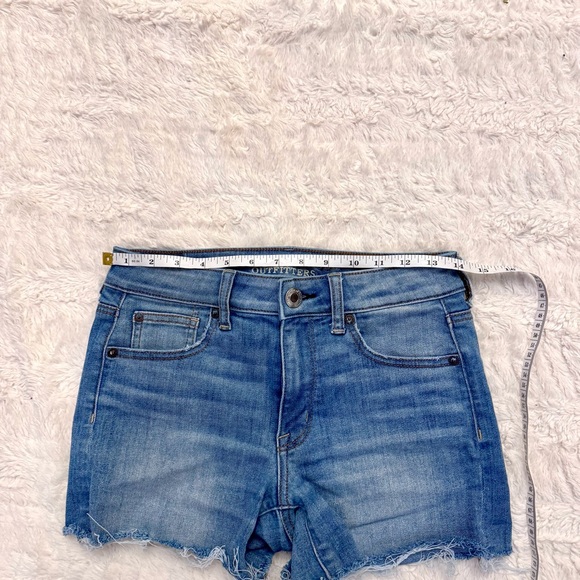 American Eagle High Rise Shortie Cut-Off Denim Shorts | Size 4 | Medium - Picture 3 of 5